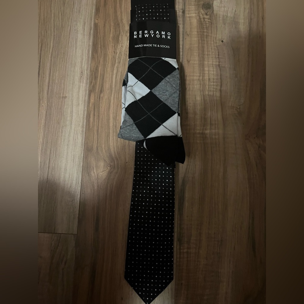 Bergamo Argyle Men's Dress Socks - Black and Gray
